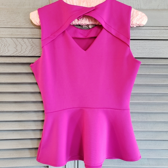 🎀Worthington Women's Fuschia Keyhole Back And Peplum Top Size M🎀 - Picture 2 of 3